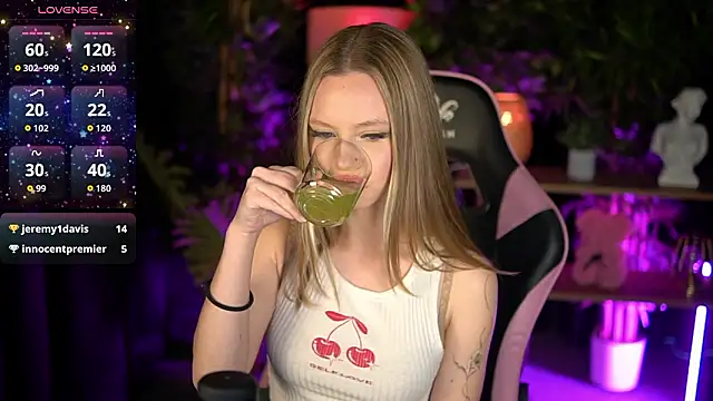 Snapshot of SweetDaisy_me chatting on 02.28.26 SweetDaisy me online show from 02.28.26