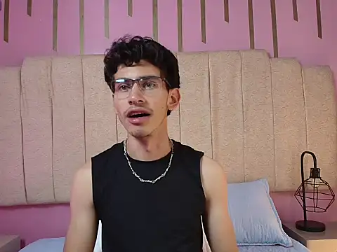 Snapshot of skinny_jean_ chatting on 02.27.26 skinny jean online show from 02.27.26