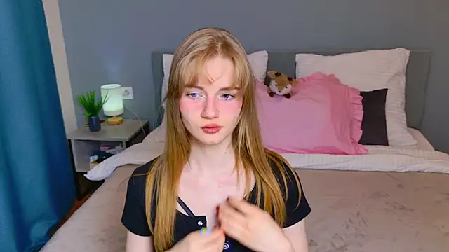 ElfieWhite online show from 04.19.26