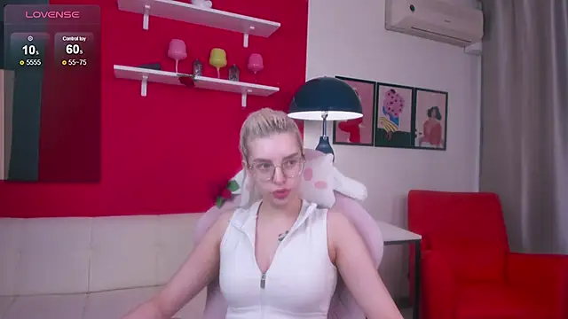 TiffanyPeachi online show from 03.04.26