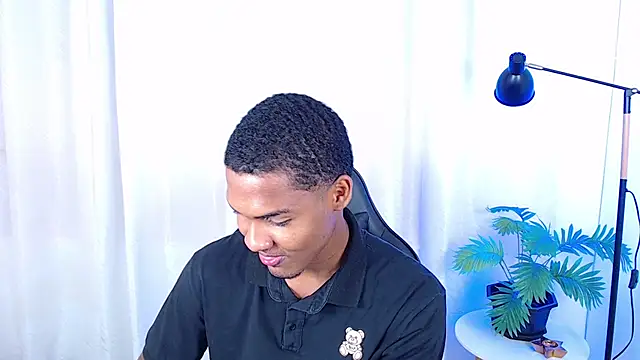 MaxCum18  online show from 06.25.26