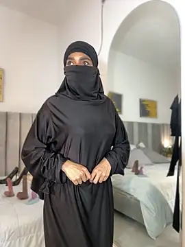 Snapshot of aminaa_ chatting on 02.14.26 aminaa online show from 02.14.26