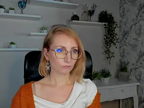 CinderellaMoon online show from 02.19.26