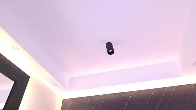 Kinsleybrown online show from 04.17.26