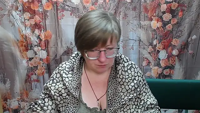 Snapshot of RadaChudna chatting on 04.25.26 RadaChudna online show from 04.25.26