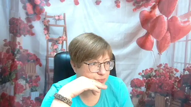 Snapshot of RadaChudna chatting on 05.21.26 RadaChudna online show from 05.21.26