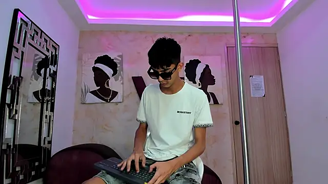 Snapshot of KITTY_BOSH chatting on 02.24.26 KITTY BOSH online show from 02.24.26