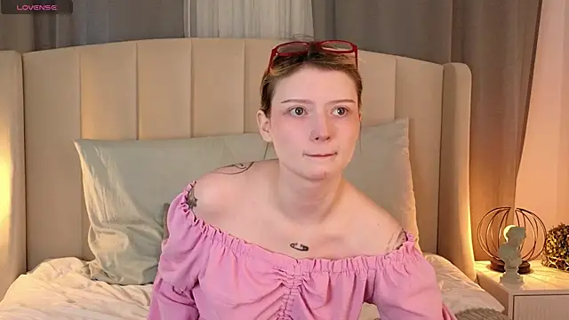 AlyssFrost online show from 04.28.26