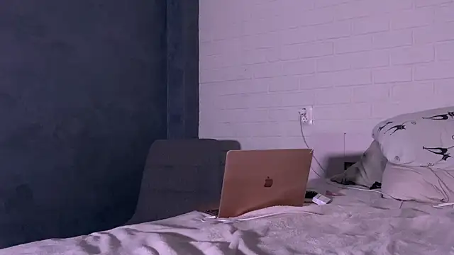 missmiroslava online show from 04.13.26