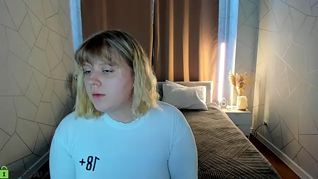 Snapshot of luna_c0ra chatting on 03.15.26 luna c0ra online show from 03.15.26