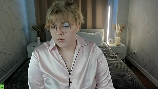 Snapshot of luna_c0ra chatting on 03.19.26 luna c0ra online show from 03.19.26