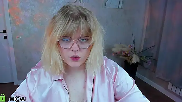 Snapshot of luna_c0ra chatting on 03.24.26 luna c0ra online show from 03.24.26