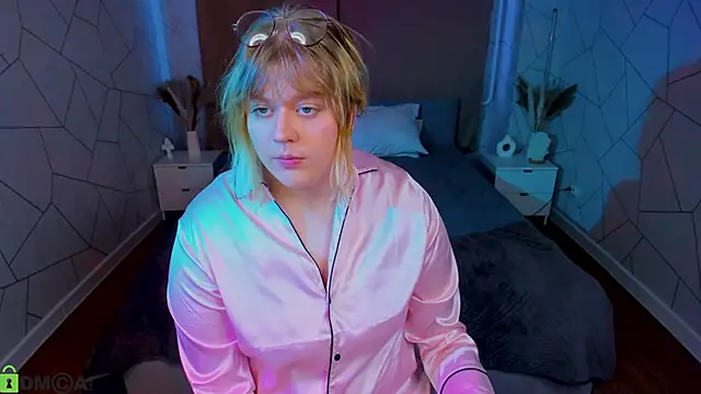 Snapshot of luna_c0ra chatting on 03.25.26 luna c0ra online show from 03.25.26