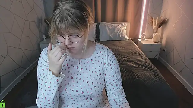 Snapshot of luna_c0ra chatting on 03.27.26 luna c0ra online show from 03.27.26