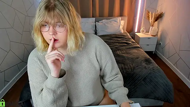 Snapshot of luna_c0ra chatting on 03.29.26 luna c0ra online show from 03.29.26