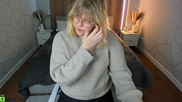 Snapshot of luna_c0ra chatting on 04.01.26 luna c0ra online show from 04.01.26