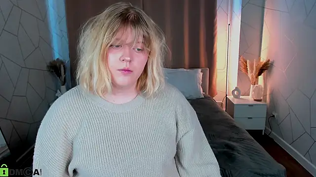 Snapshot of luna_c0ra chatting on 04.04.26 luna c0ra online show from 04.04.26