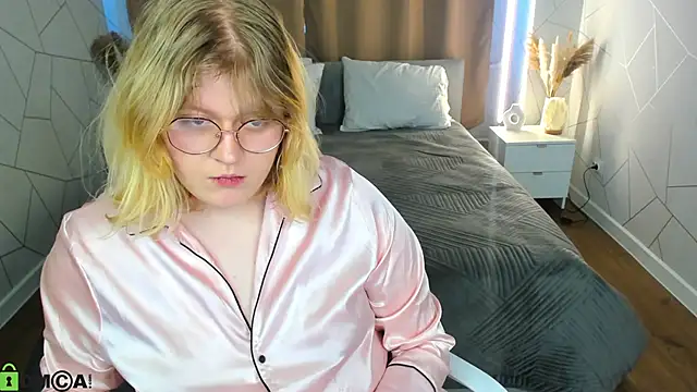 Snapshot of luna_c0ra chatting on 04.09.26 luna c0ra online show from 04.09.26