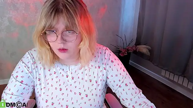 Snapshot of luna_c0ra chatting on 04.12.26 luna c0ra online show from 04.12.26