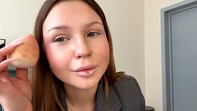 Snapshot of PledHoly chatting on 02.20.26 PledHoly online show from 02.20.26