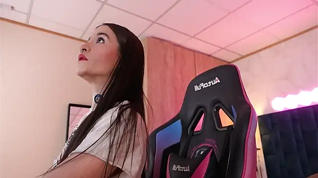 LucyDeLuca online show from 02.26.26