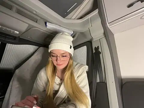 Snapshot of melanieTesss chatting on 02.18.26 melanieTesss online show from 02.18.26