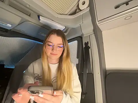 Snapshot of melanieTesss chatting on 02.21.26 melanieTesss online show from 02.21.26