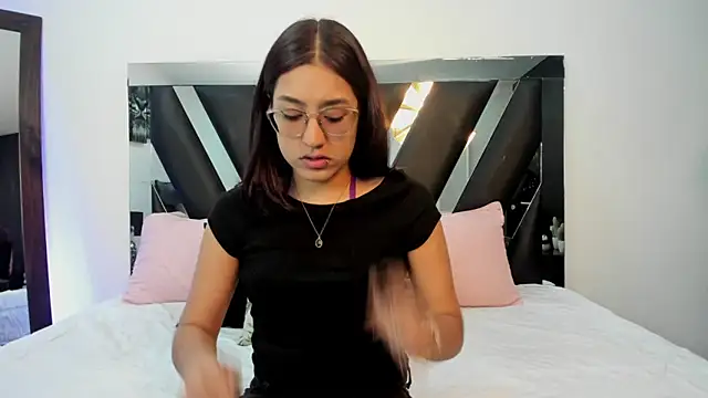 Mia Iron online show from 05.19.26