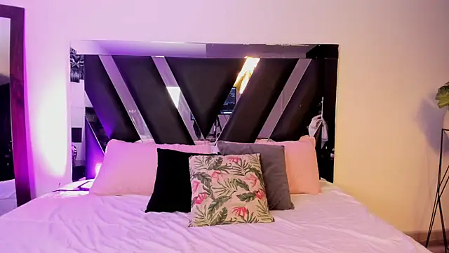 Mia Iron online show from 05.25.26