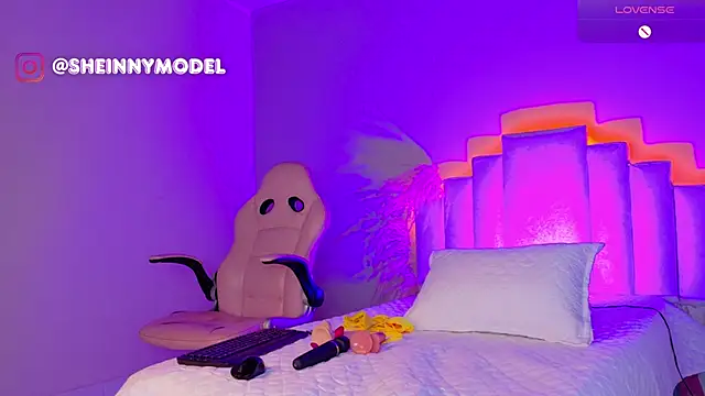 Snapshot of Sheinny_brown1 chatting on 02.25.26 Sheinny brown1 online show from 02.25.26