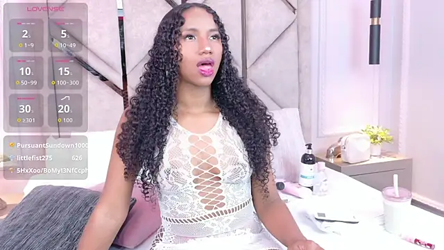 Snapshot of Chloe-Rose- chatting on 04.03.26 Chloe-Rose- online show from 04.03.26