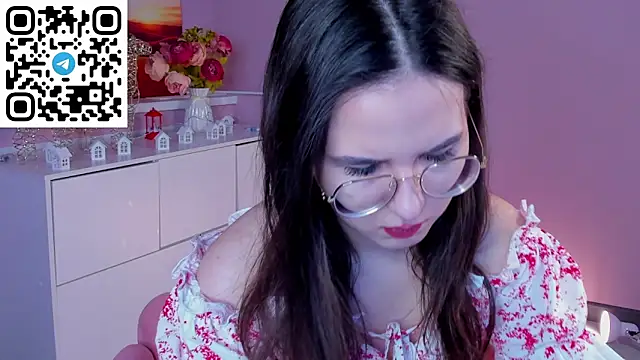 Snapshot of leylamirage chatting on 02.21.26 leylamirage online show from 02.21.26