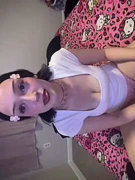 Snapshot of strwbrrymilk chatting on 02.22.26 strwbrrymilk online show from 02.22.26