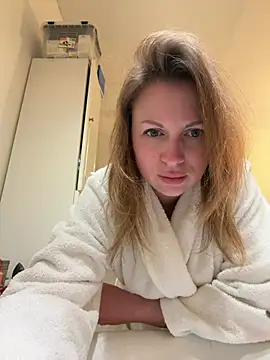 Snapshot of Frenchgirl45 chatting on 02.28.26 Frenchgirl45 online show from 02.28.26