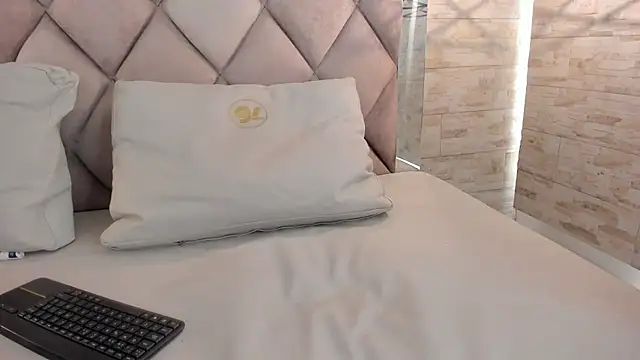 Snapshot of bella_novoa chatting on 03.10.26 bella novoa online show from 03.10.26