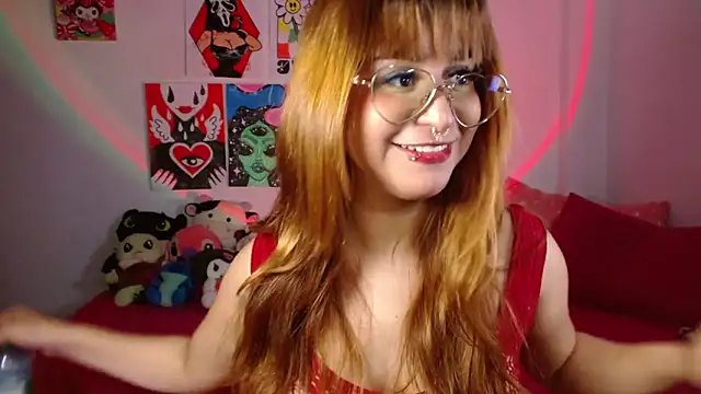Snapshot of chloe_roxy chatting on 05.17.26 chloe roxy online show from 05.17.26