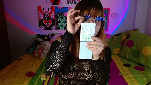 Snapshot of chloe_roxy chatting on 06.09.26 chloe roxy online show from 06.09.26
