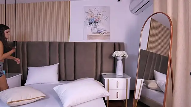 Lorenn Sweet online show from 04.11.26