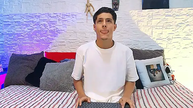Eliassalvatore  online show from 07.13.26