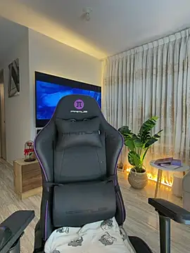 Snapshot of AliceBoomx chatting on 04.11.26 AliceBoomx online show from 04.11.26