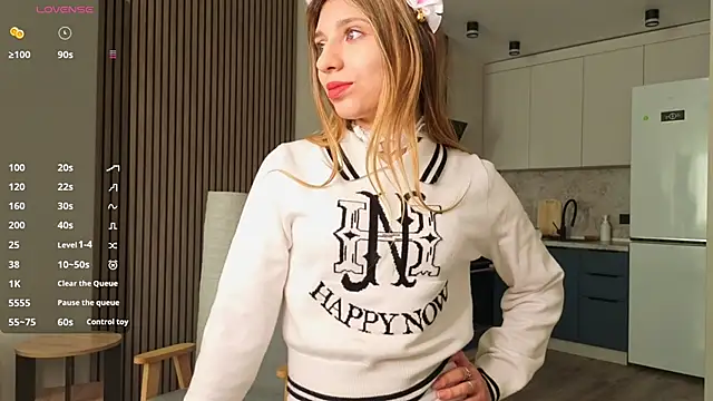 Snapshot of SuAvison chatting on 03.24.26 SuAvison online show from 03.24.26