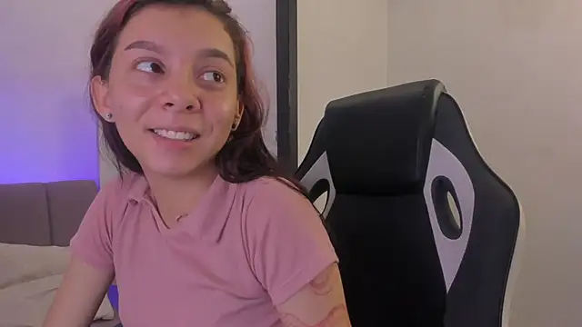 Snapshot of MelLove_ chatting on 02.18.26 MelLove online show from 02.18.26