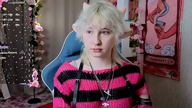 Snapshot of May_leaf chatting on 02.26.26 May leaf online show from 02.26.26