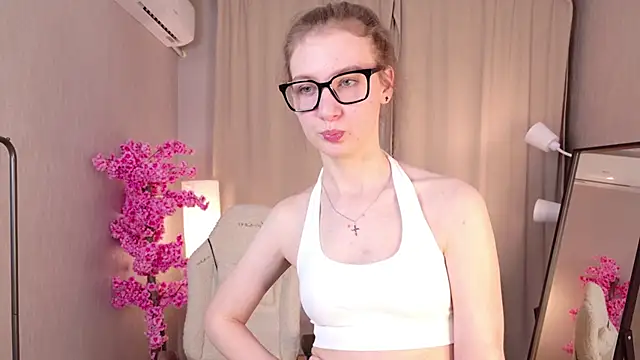 PinkClou9 online show from 04.10.26