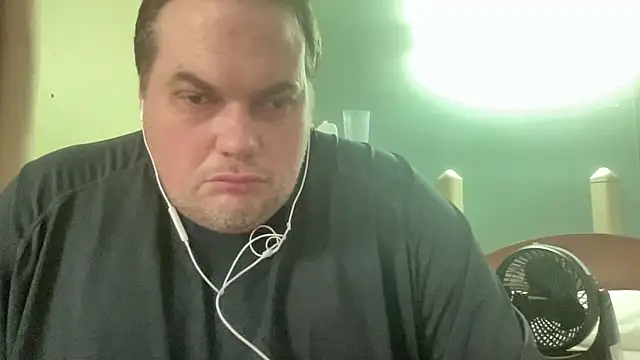 Snapshot of bdsm335 chatting on 02.21.26 bdsm335 online show from 02.21.26