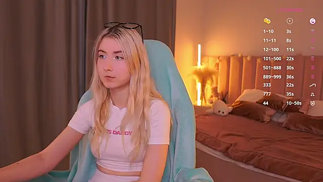 Aiko Takana online show from 02.25.26