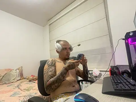 Snapshot of Maximo_Garcia17 chatting on 02.21.26 Maximo Garcia17 online show from 02.21.26