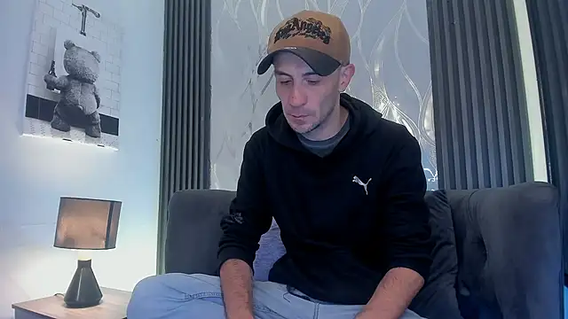 Snapshot of Milanwhite_ chatting on 02.20.26 Milanwhite online show from 02.20.26