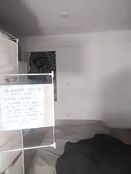 Snapshot of Mileepecas chatting on 02.21.26 Mileepecas online show from 02.21.26