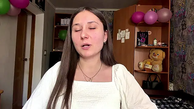 Snapshot of poly_princess chatting on 03.17.26 poly princess online show from 03.17.26